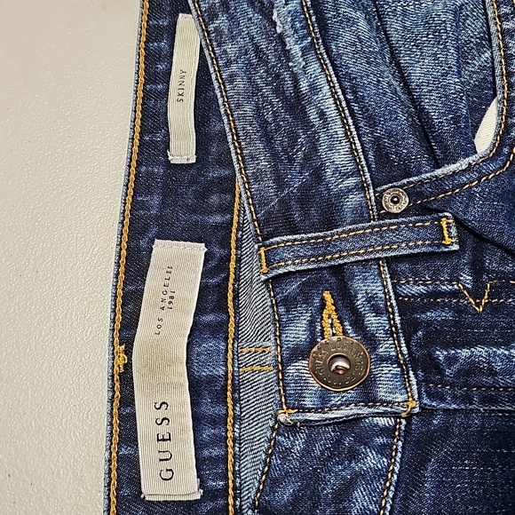 Guess dark wash 28x32 distressed style skinny jeans - Picture 6 of 7